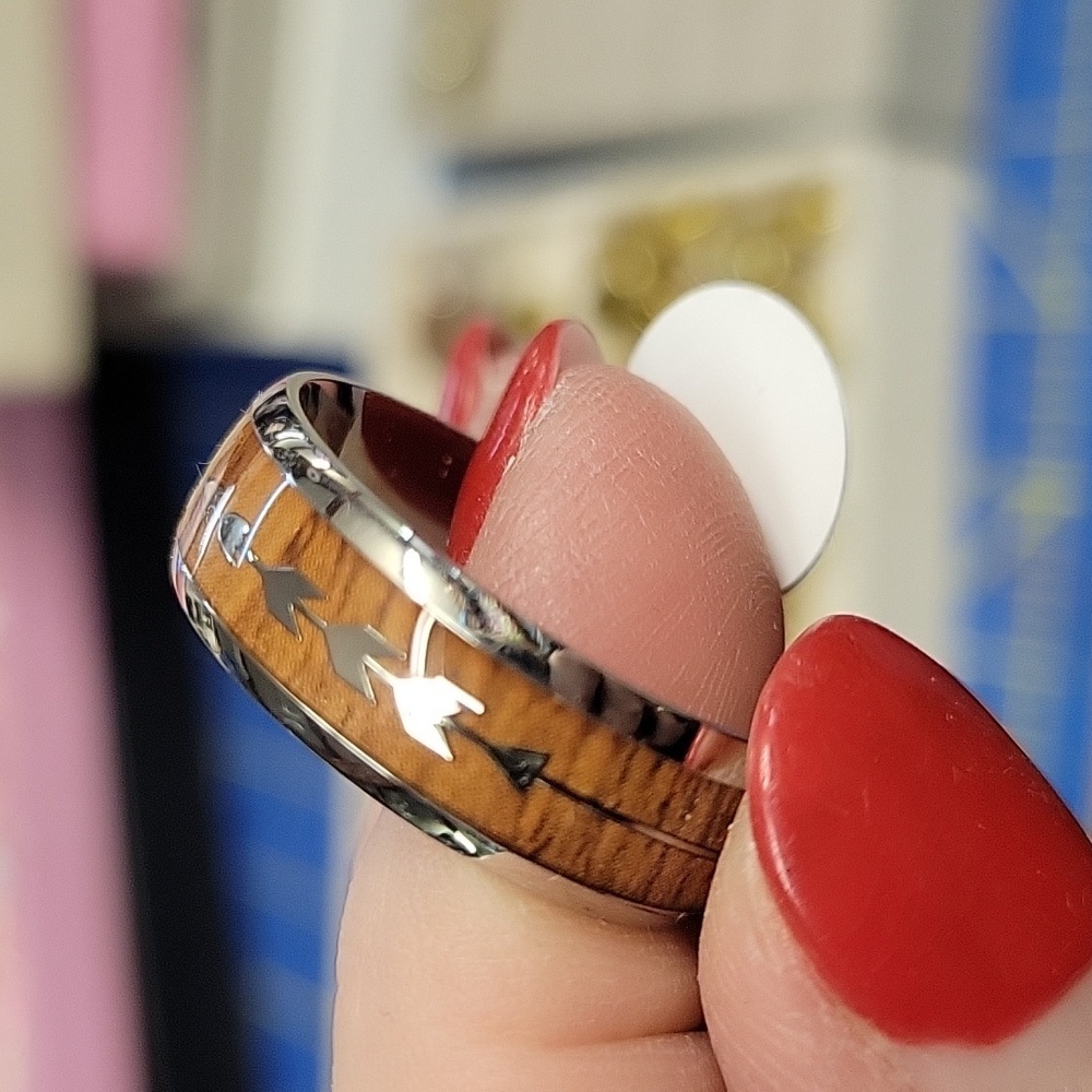 Wood Grain Silver Tone Band Arrow Accented Ring